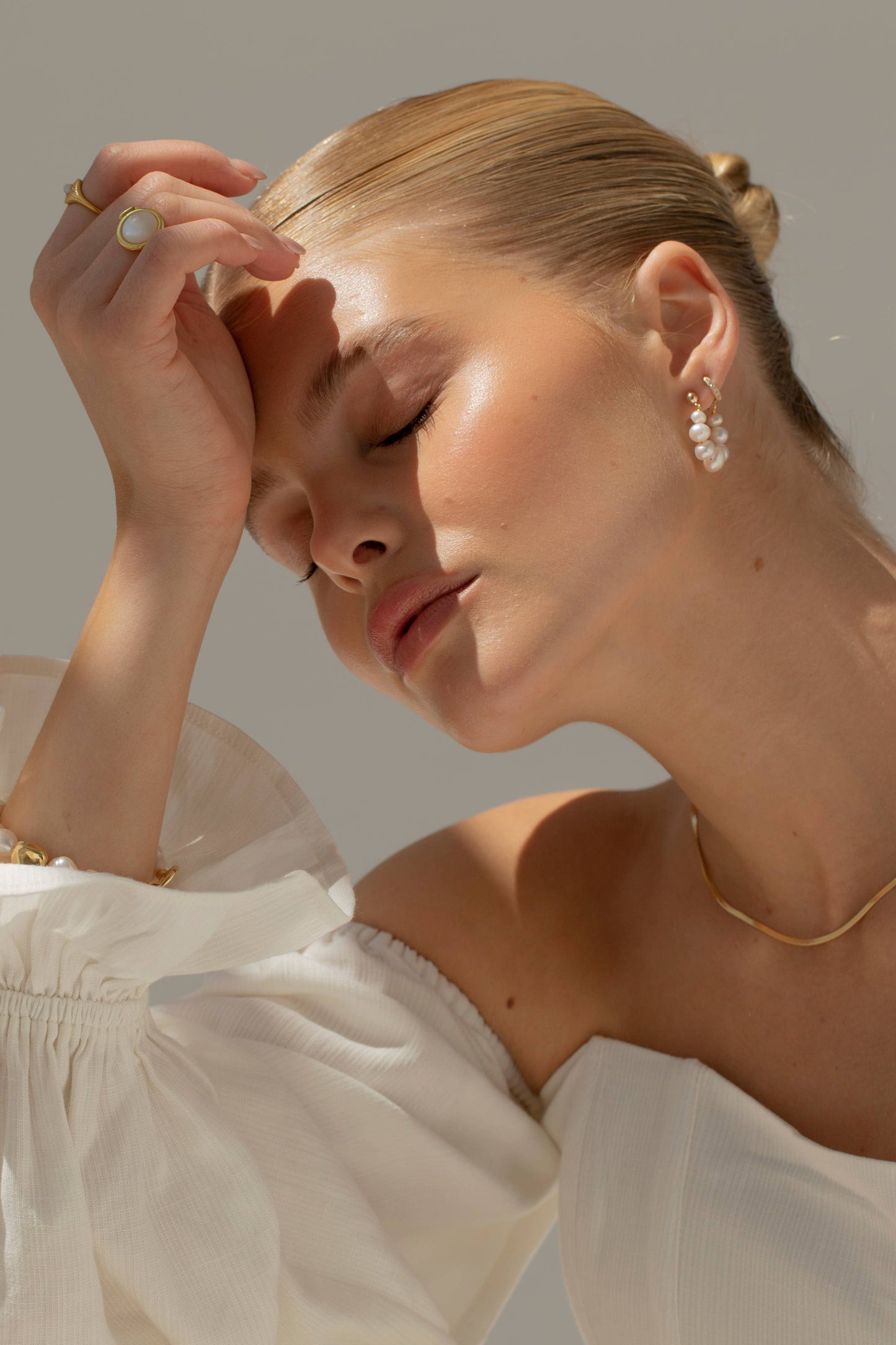 Arctic Fox & Co - Laguna Pearls Links Hooped Earrings
