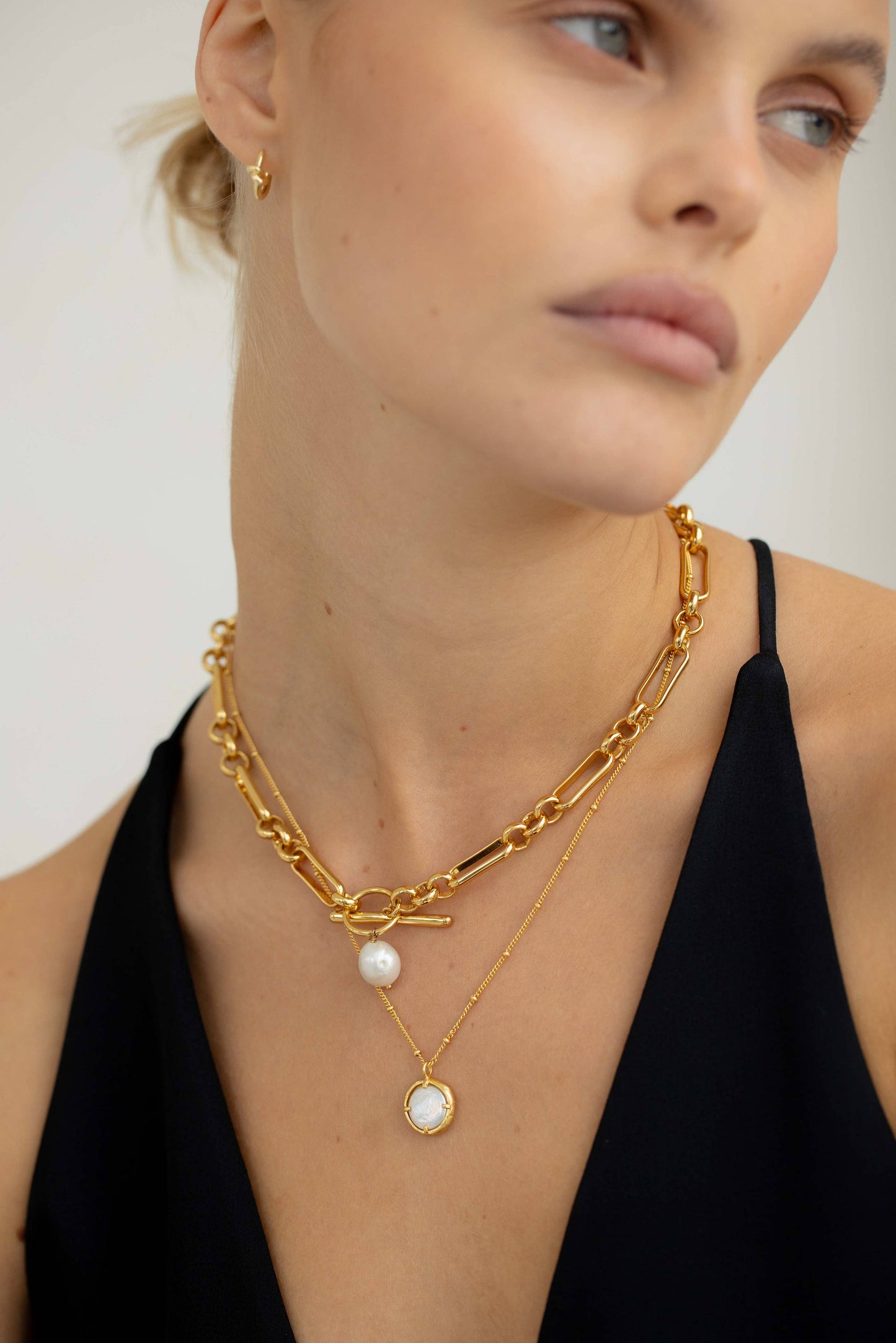 Arctic Fox & Co - Molten Chunky Chain Pearl Necklace, Gold