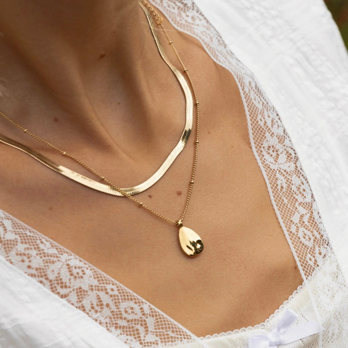By Rae - The Waterdrop Pendant, Gold