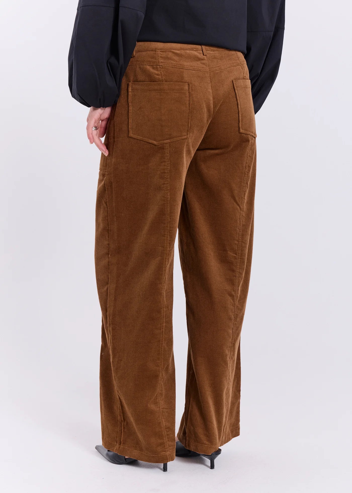 Norr - Rina Loose Fit Pants, Caramel Brown