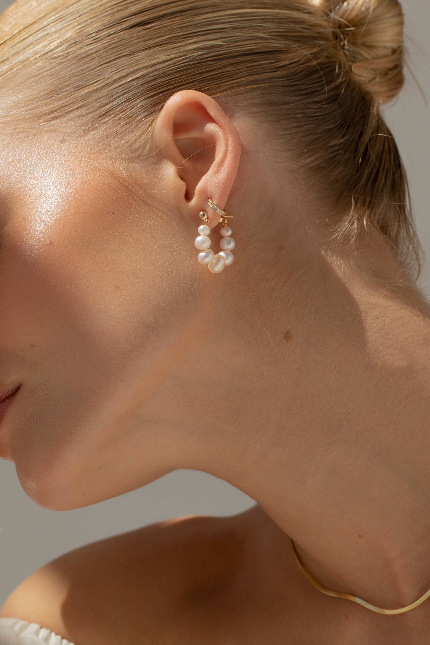 Arctic Fox & Co - Laguna Pearls Links Hooped Earrings