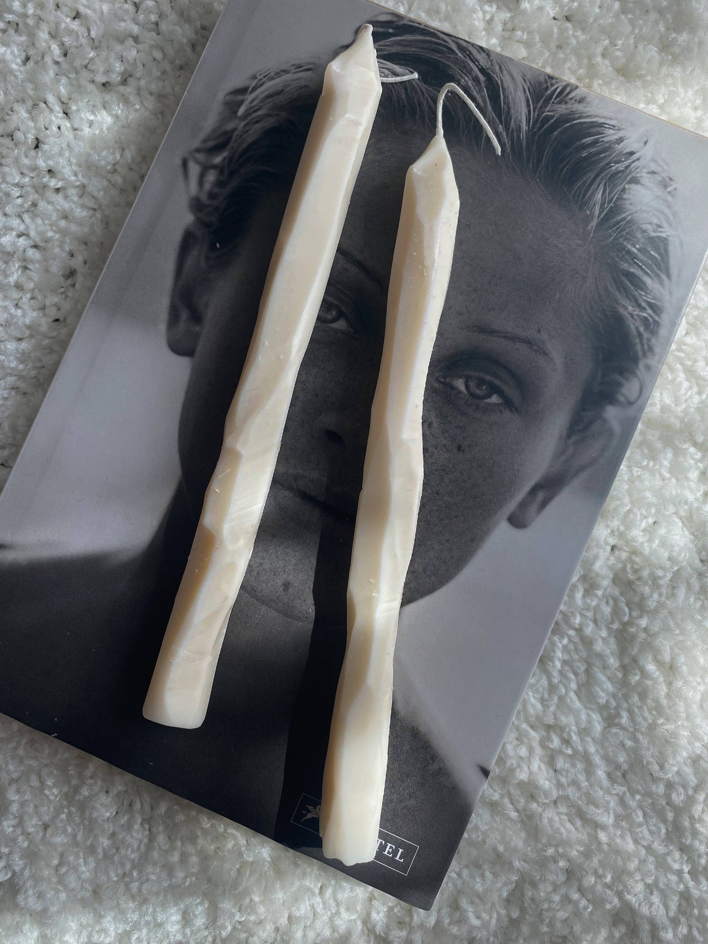 Soie London - Hand Carved Tapered Candles - White - Set of 2