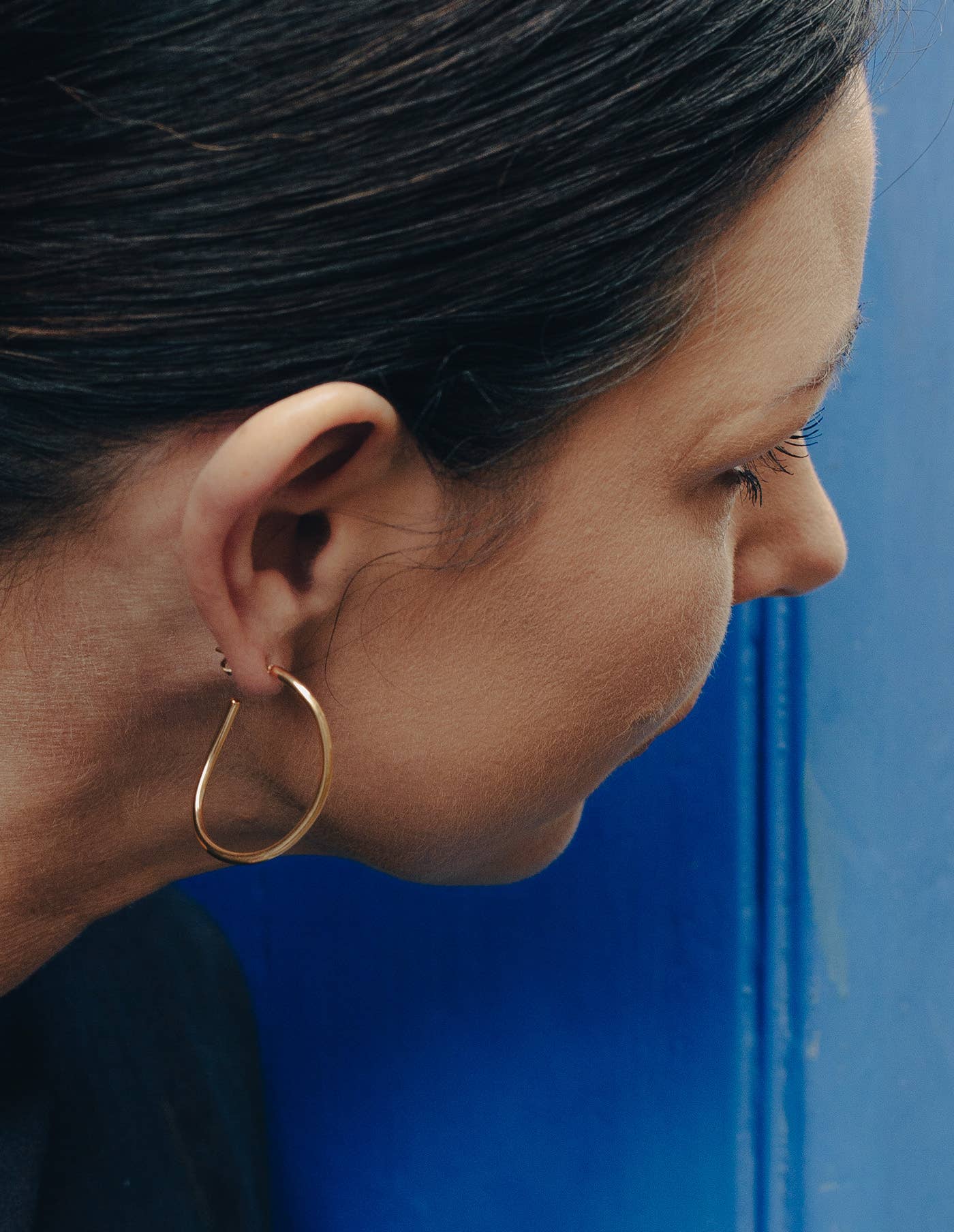 Nordic Muse - Gold Oval Fluid Hoop Earrings