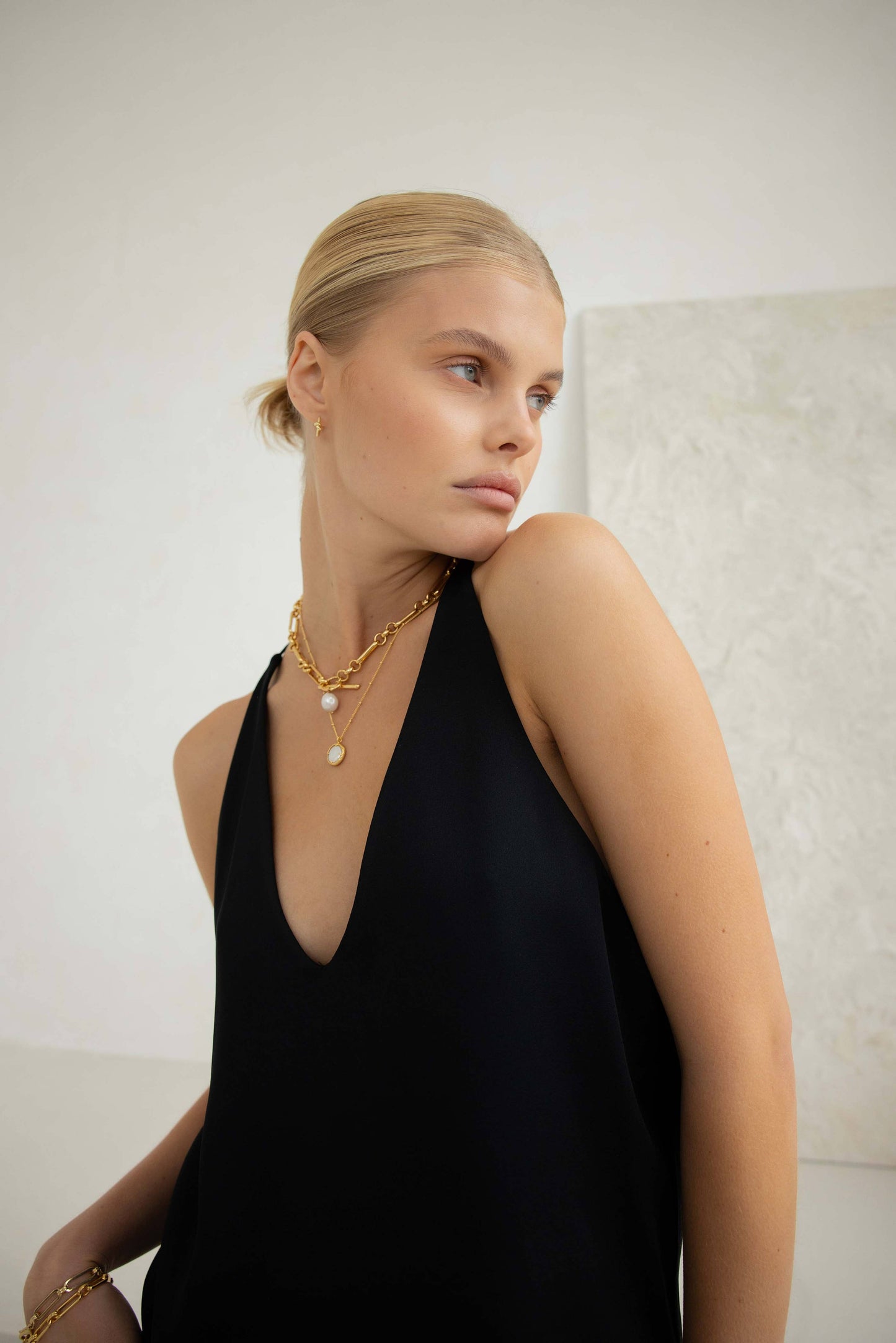 Arctic Fox & Co - Molten Chunky Chain Pearl Necklace, Gold