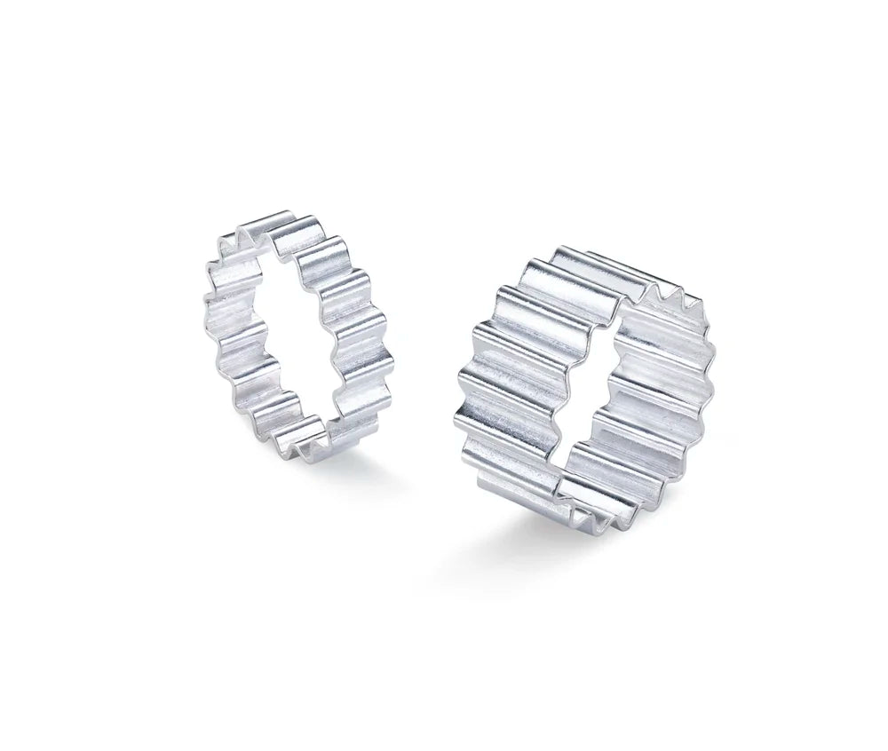 Olivia Taylor - Classic Thick Ondulée Ring, Silver