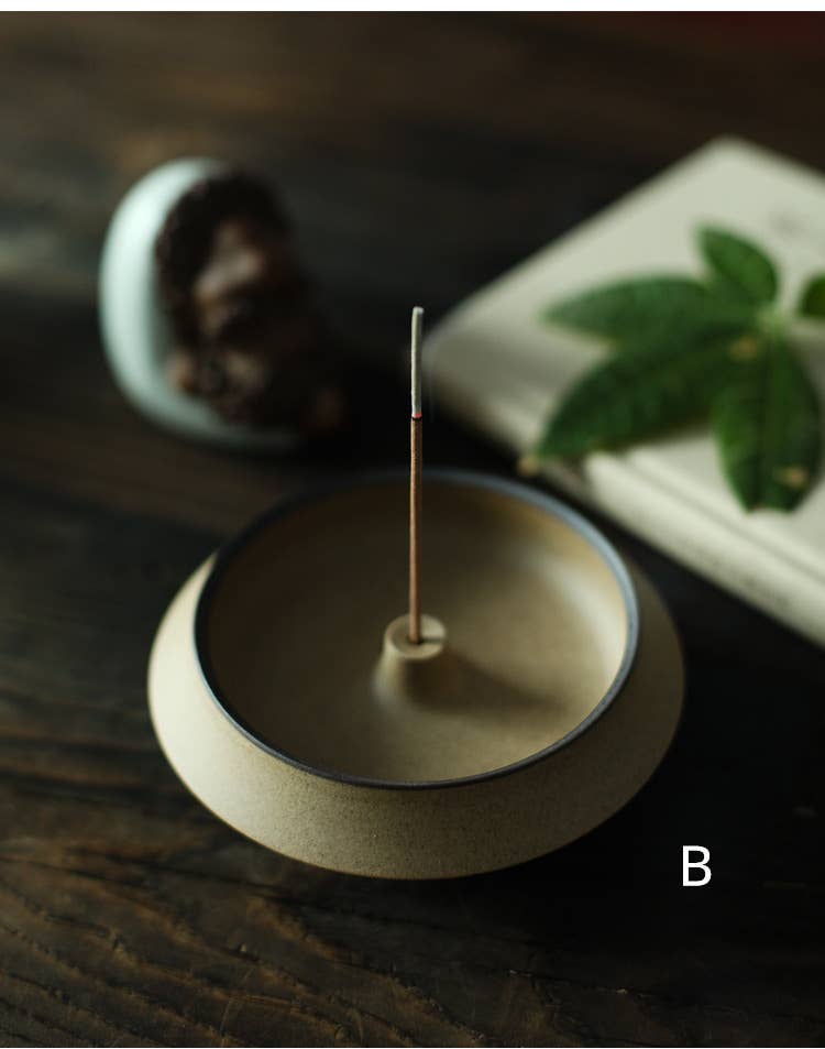 Gohobi - Handmade Ceramic Black Incense Holder
