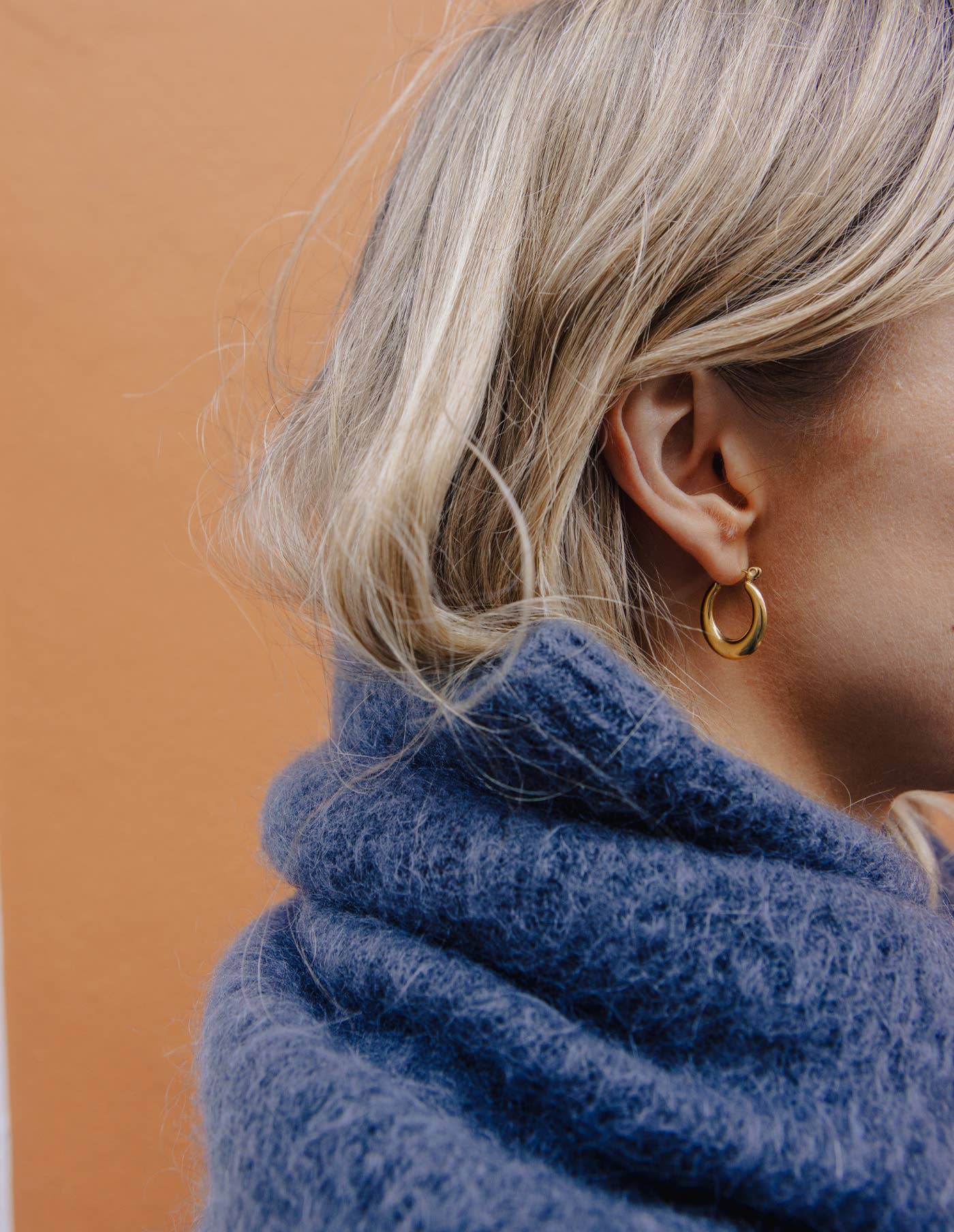 Nordic Muse - Oval Hoop Earrings, Gold