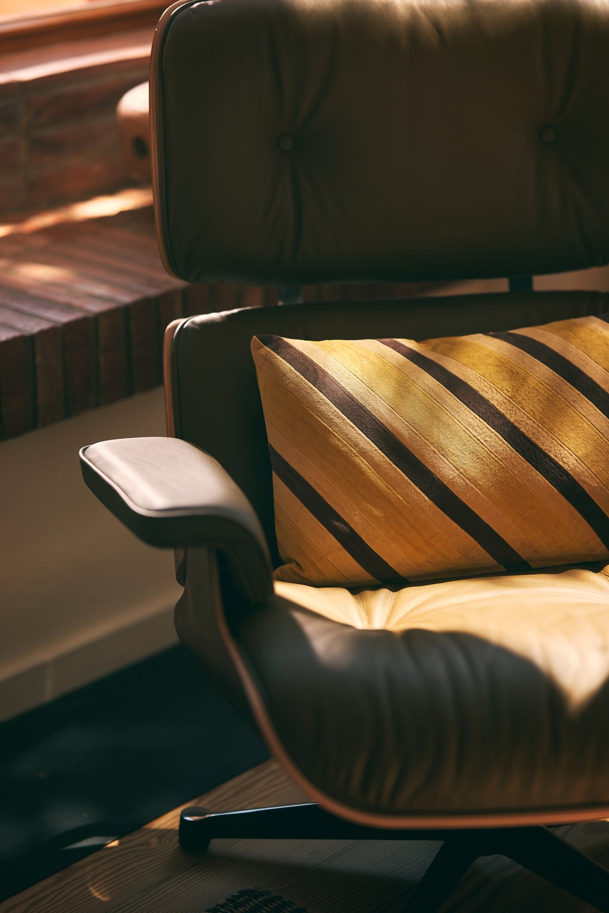 HKLIVING - Striped Velvet Cushion, Honey