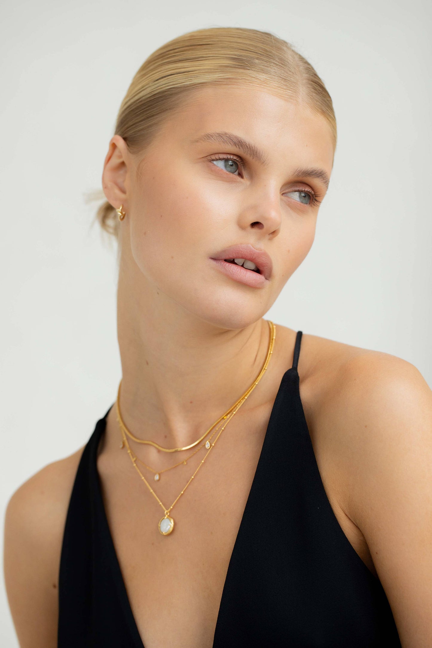 Arctic Fox & Co. - Mother of Pearl Pendant Necklace
