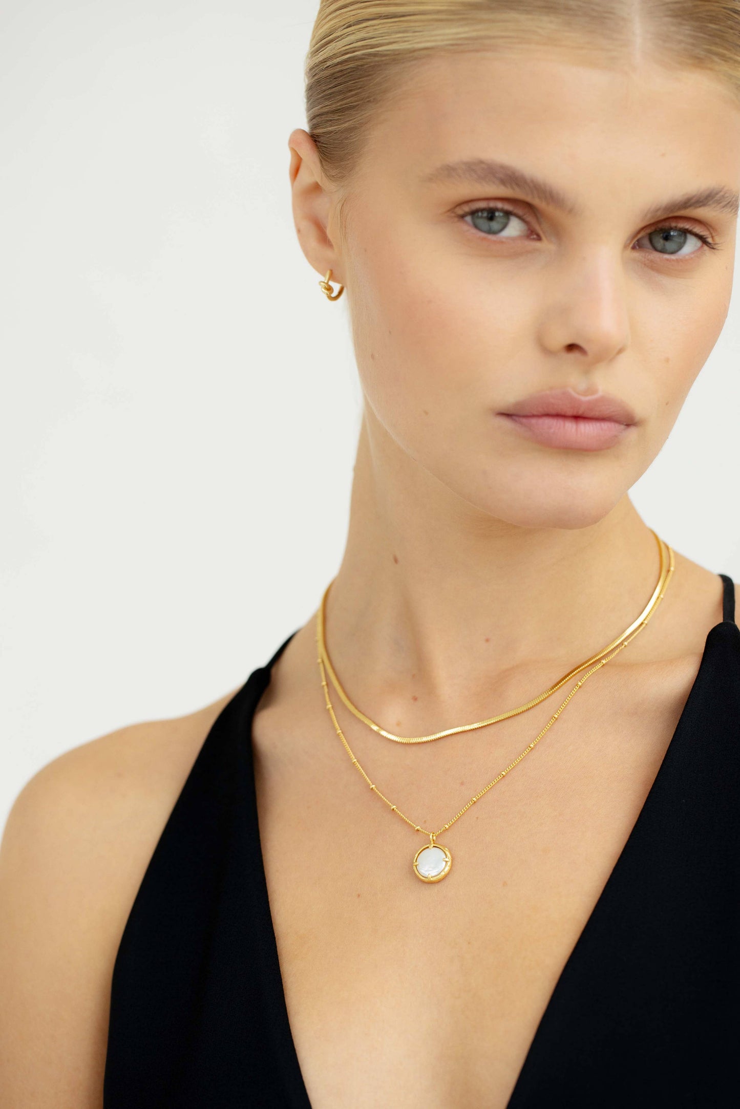 Arctic Fox & Co. - Mother of Pearl Pendant Necklace