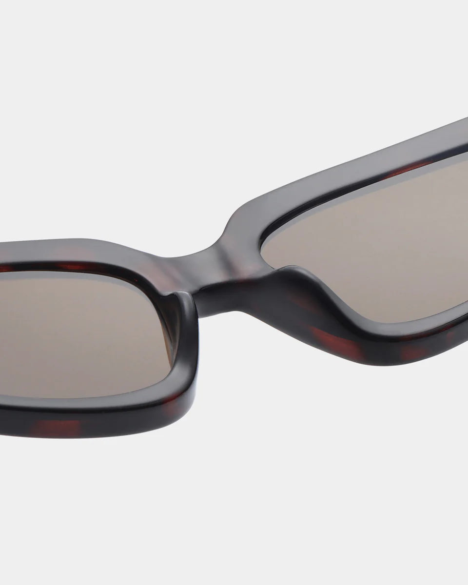 A.Kjæbede - Ella, Demi Tortoise