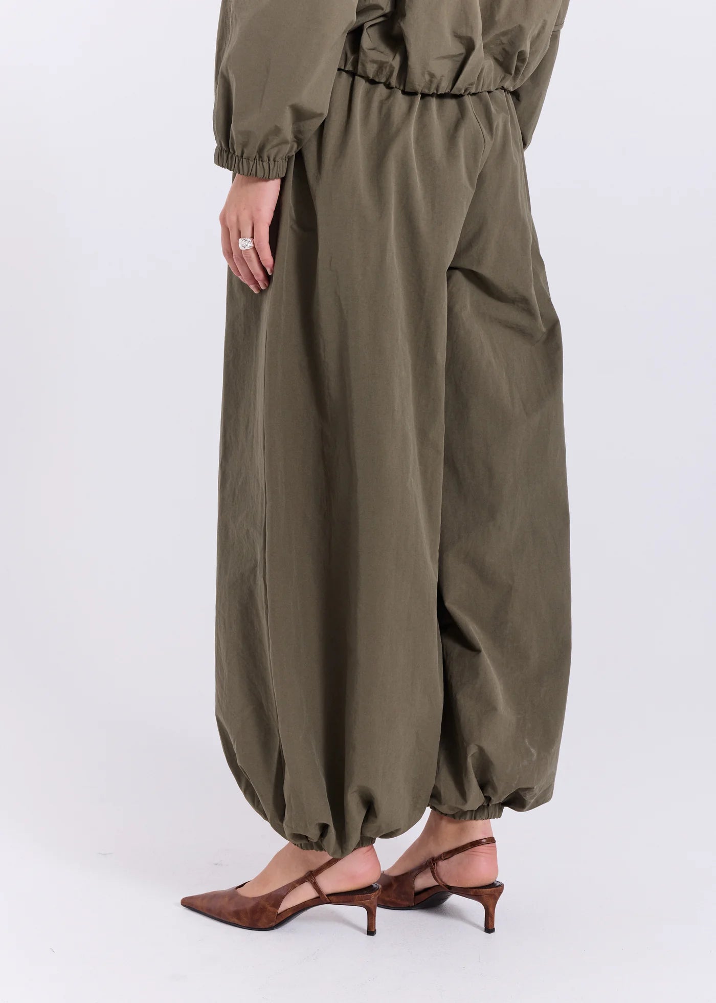 Norr - Mikka Balloon Pants, Dark Green