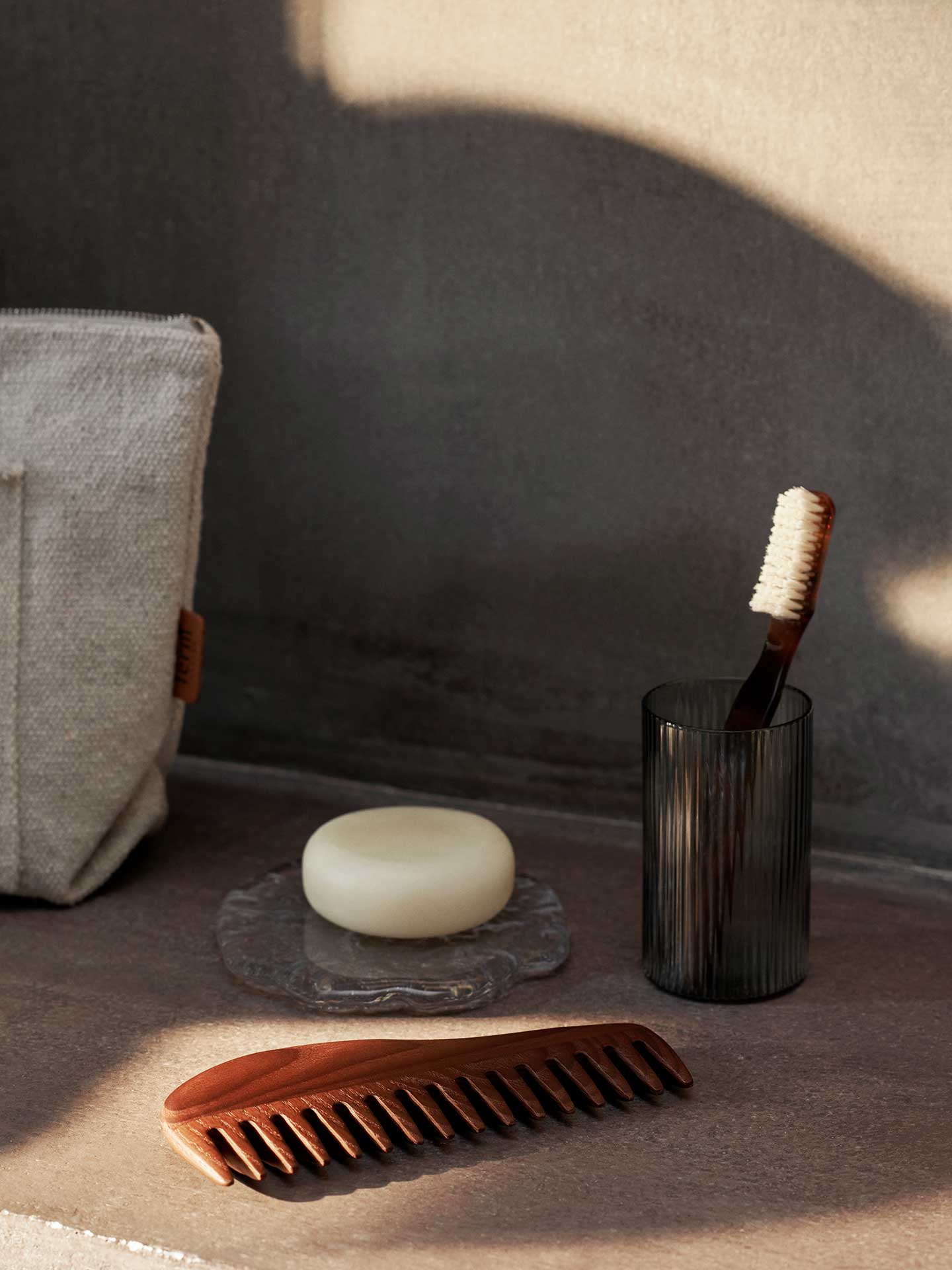 Ferm Living Cairn Comb - Dark Brown