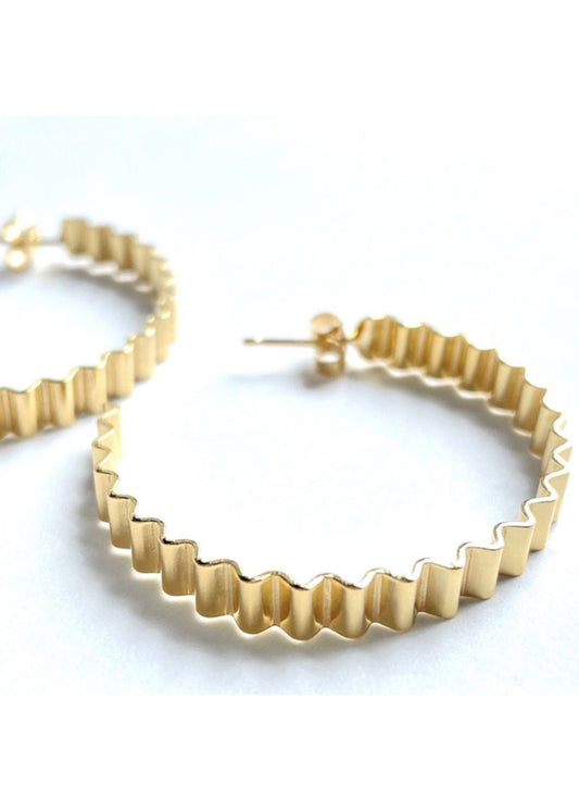 Olivia Taylor Large Ondulée Hoops - Gold
