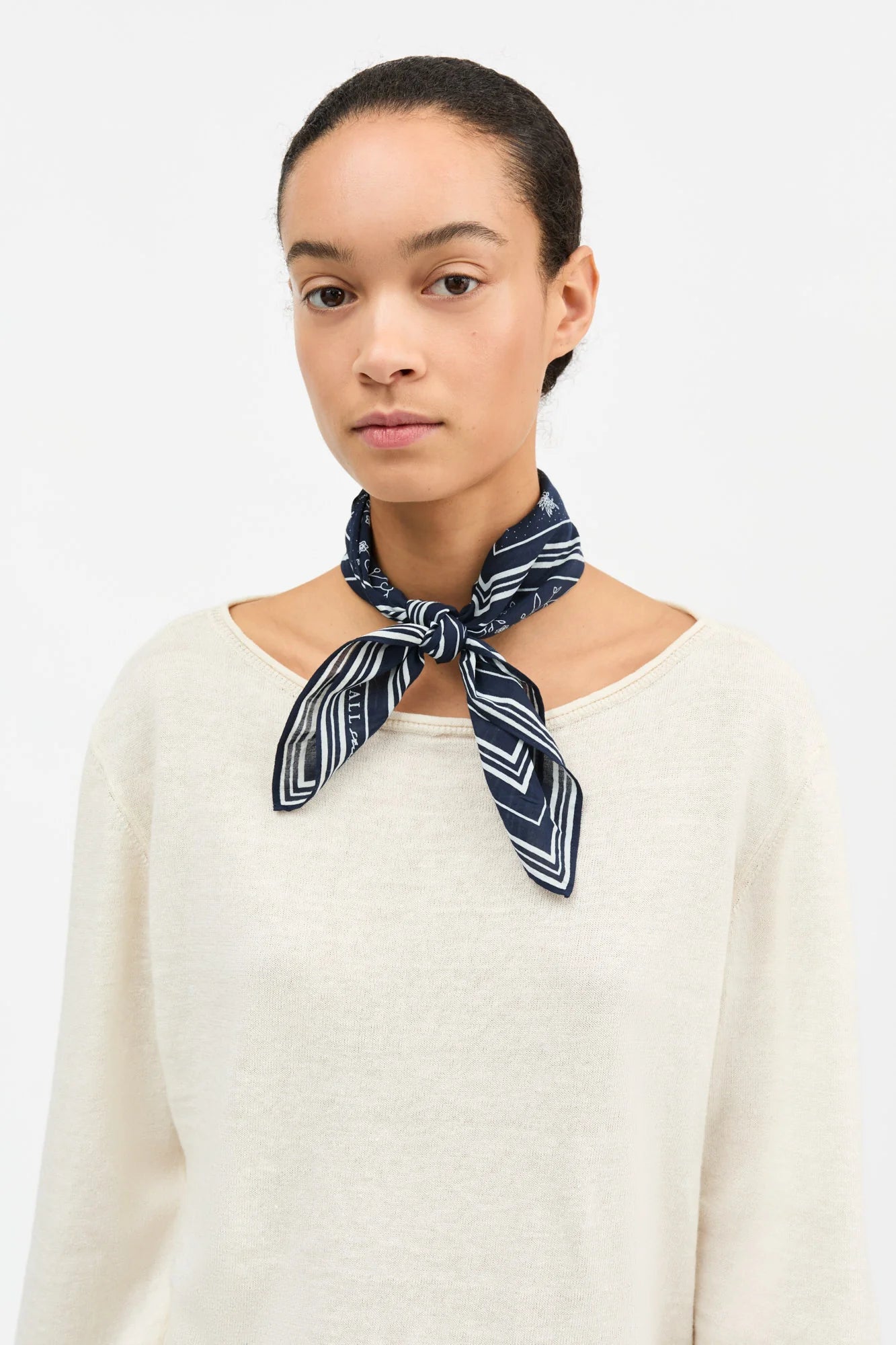 Skall Studio - Classic Scarf, Navy/Light Cream