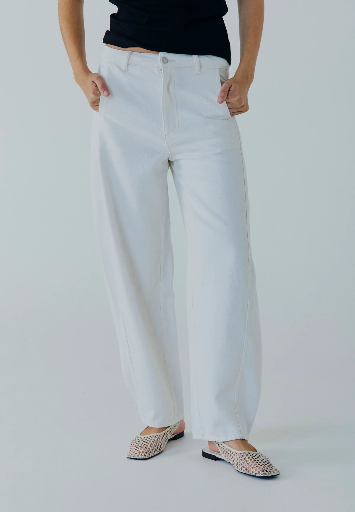 Norr - Kenzina Barrel Jeans, White Denim
