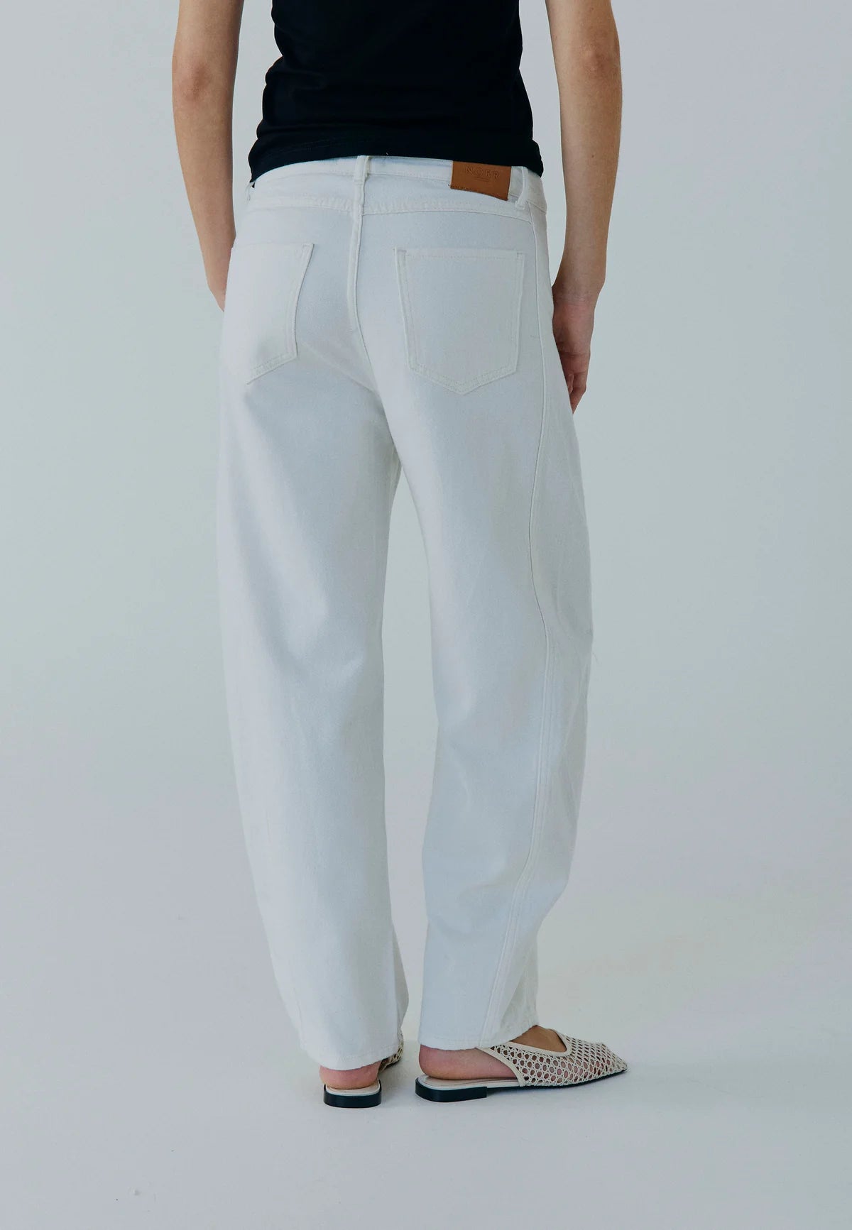 Norr - Kenzina Barrel Jeans, White Denim