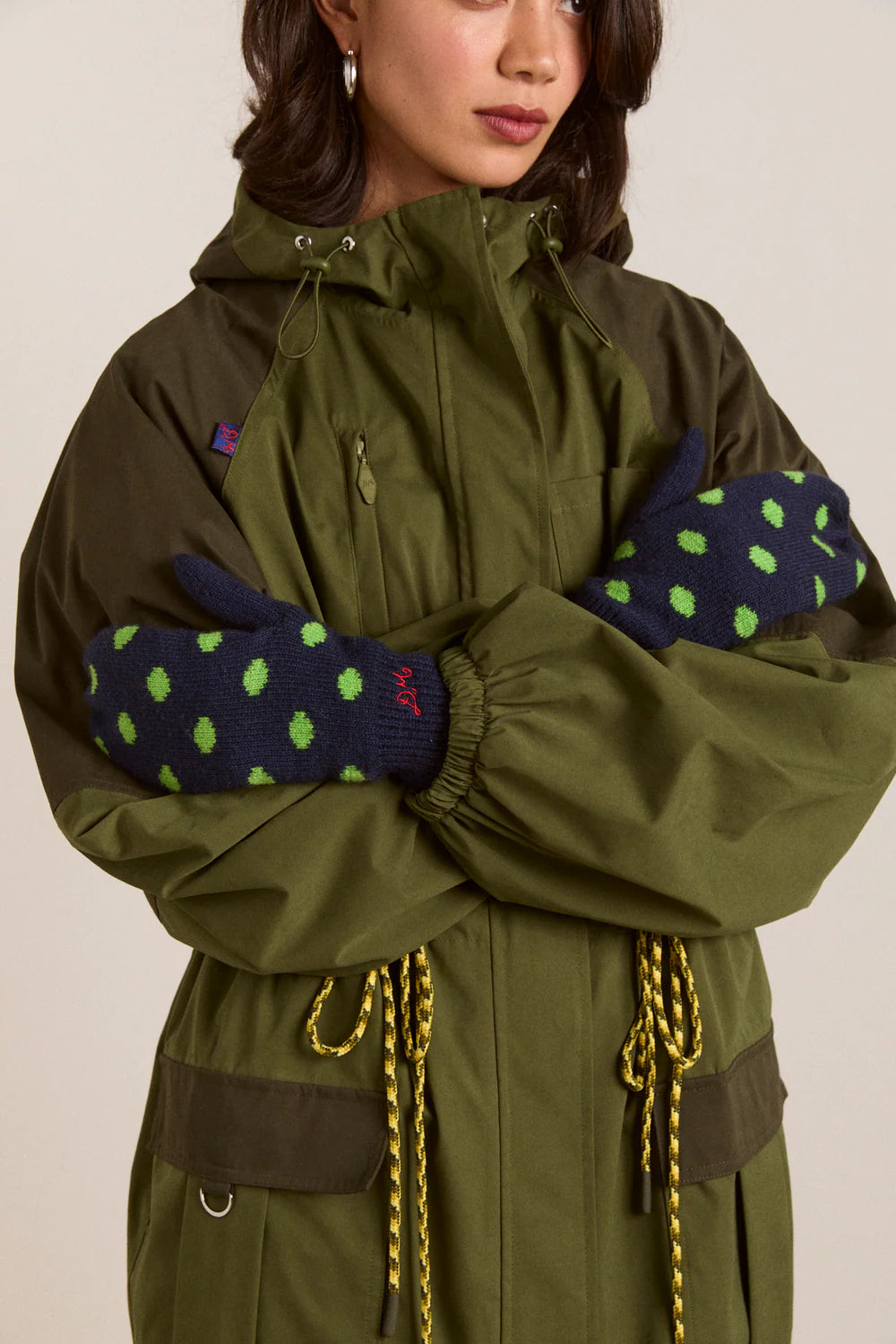 Damson Madder - Cable String Mittens, Navy/Lime Spot