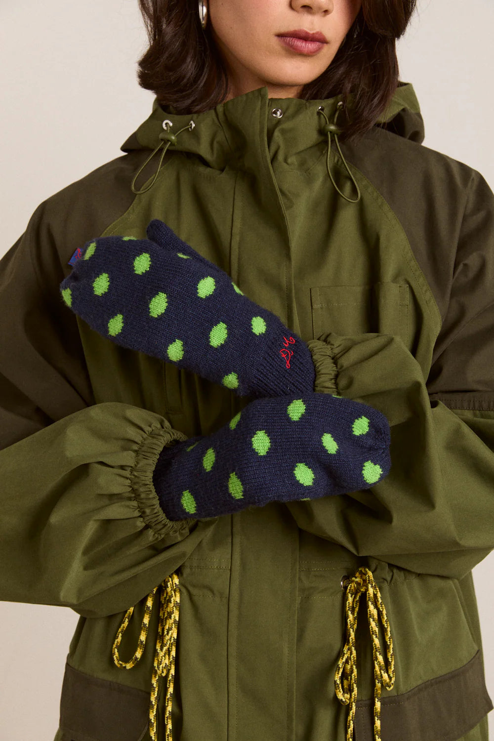 Damson Madder - Cable String Mittens, Navy/Lime Spot