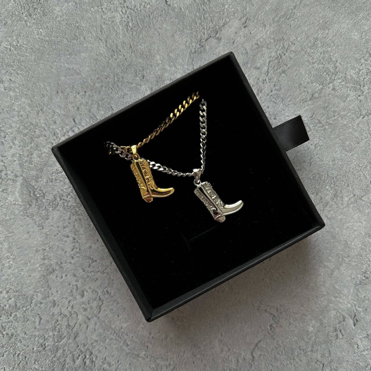 Réalta - Boot Pendant Necklace