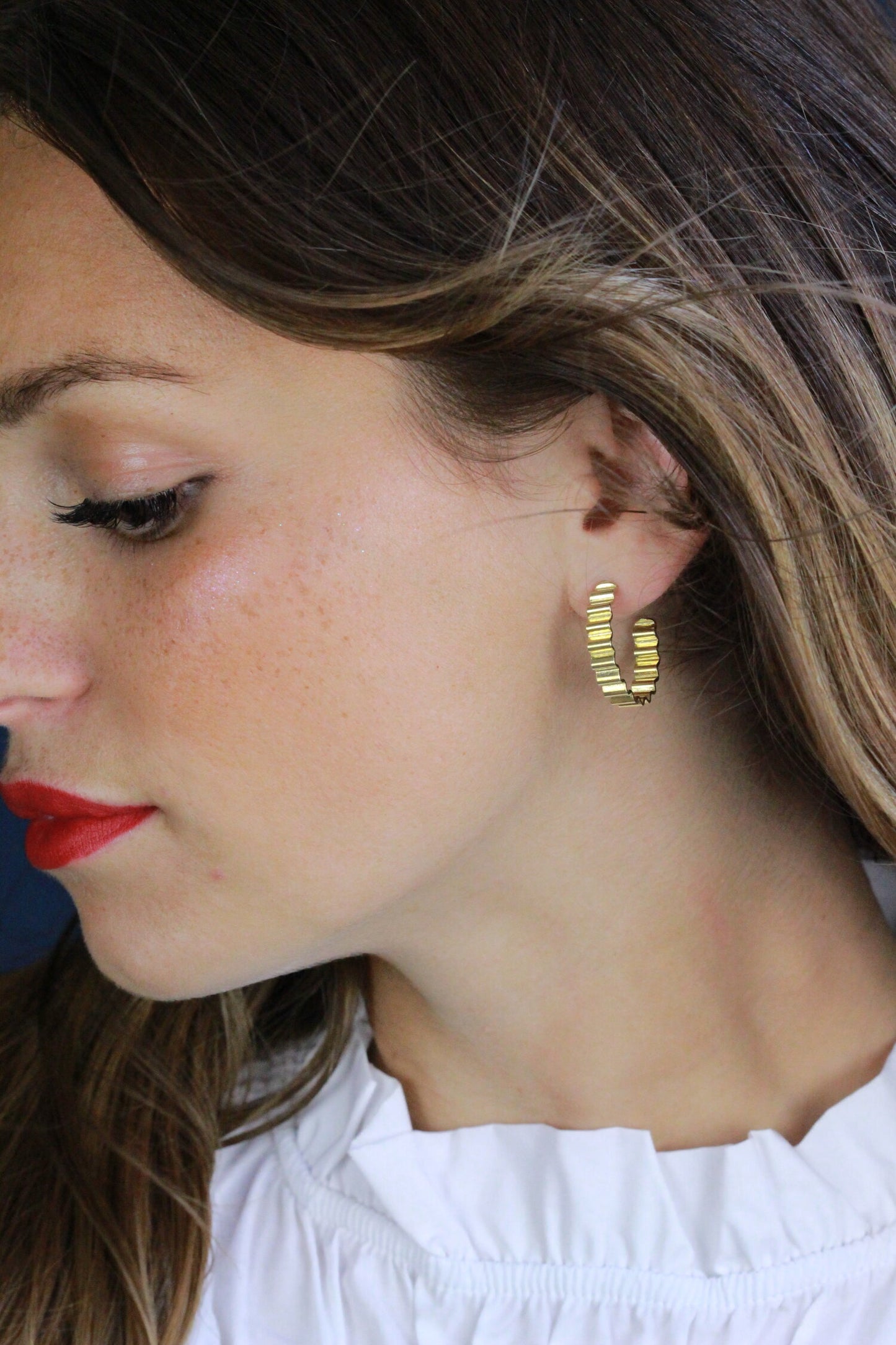Olivia Taylor - Classic Ondulée Hoops, Gold