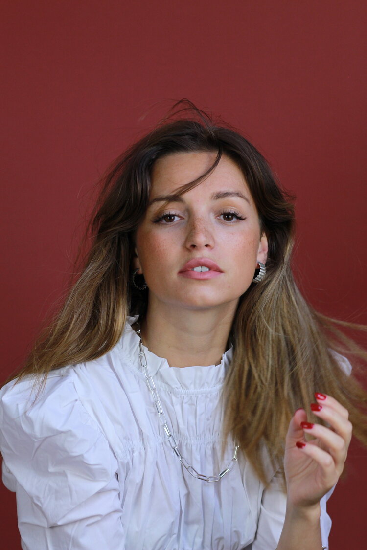 Olivia Taylor - Statement Ondulée Hoops, Gold